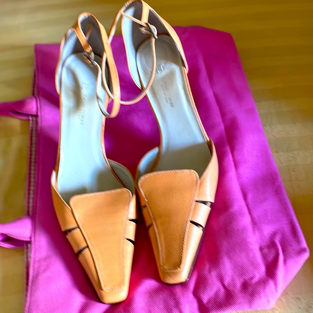 Beautiful orange point shoes, made in Italy 🇮🇹🧡